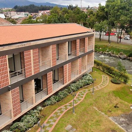 Venue Batan Hotel&Suites Куенка Екстериор снимка