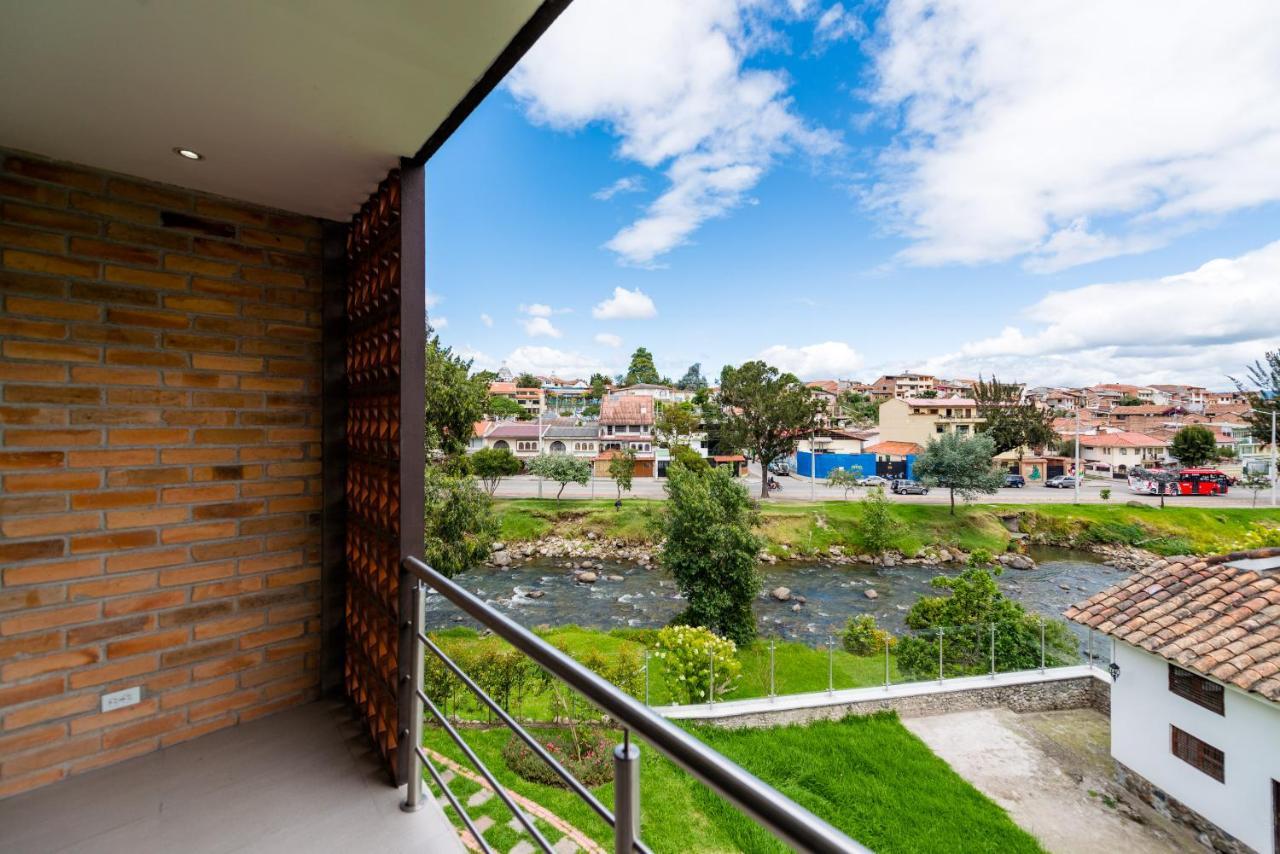 Venue Batan Hotel&Suites Куенка Екстериор снимка
