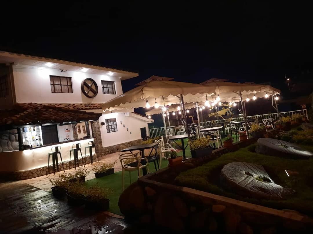 Venue Batan Hotel&Suites Куенка Екстериор снимка