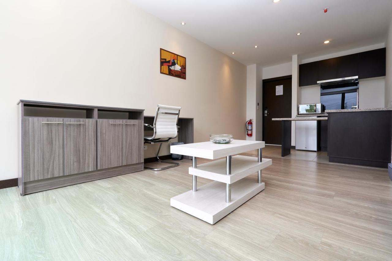 Venue Batan Hotel&Suites Куенка Екстериор снимка