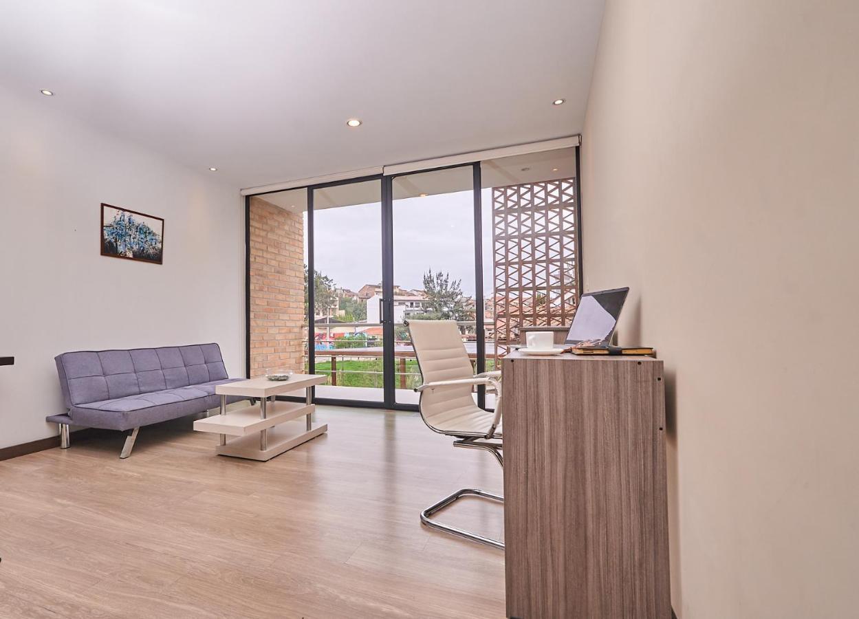 Venue Batan Hotel&Suites Куенка Екстериор снимка