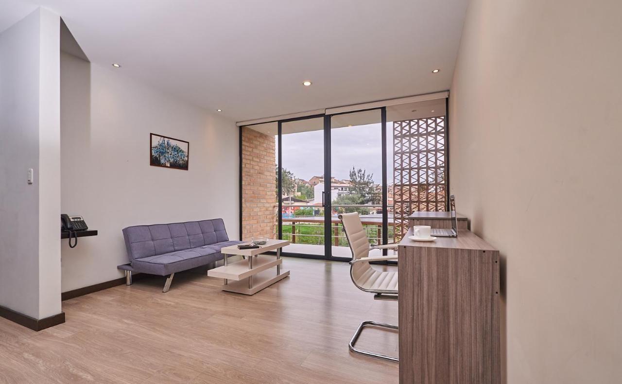 Venue Batan Hotel&Suites Куенка Екстериор снимка
