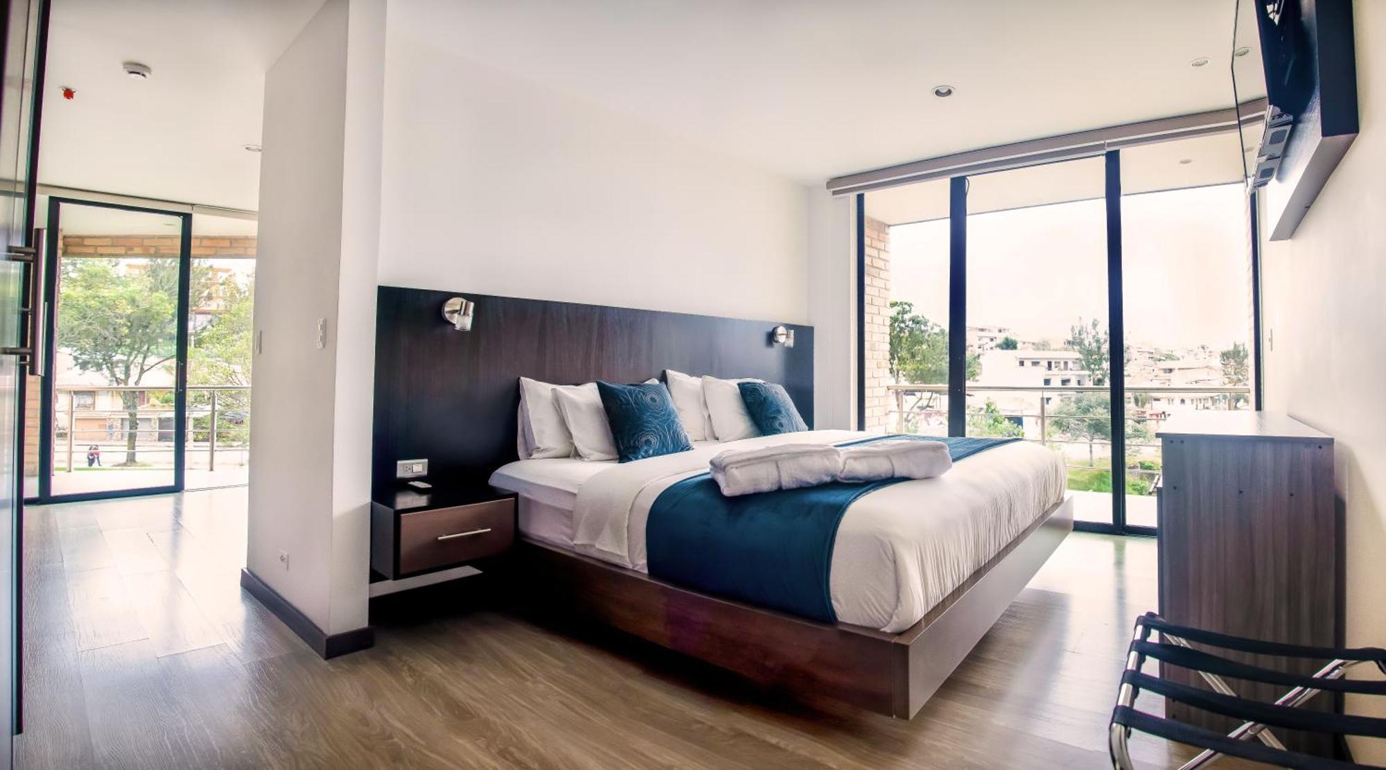 Venue Batan Hotel&Suites Куенка Екстериор снимка